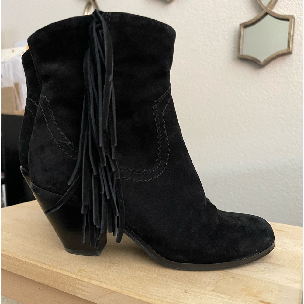 Sam Edelman size 6 black sued ankle boots with tassels. Great condition & comfy